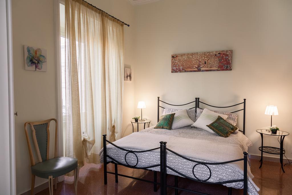 Glam Sm Maggiore Guest House Rome Exterior photo